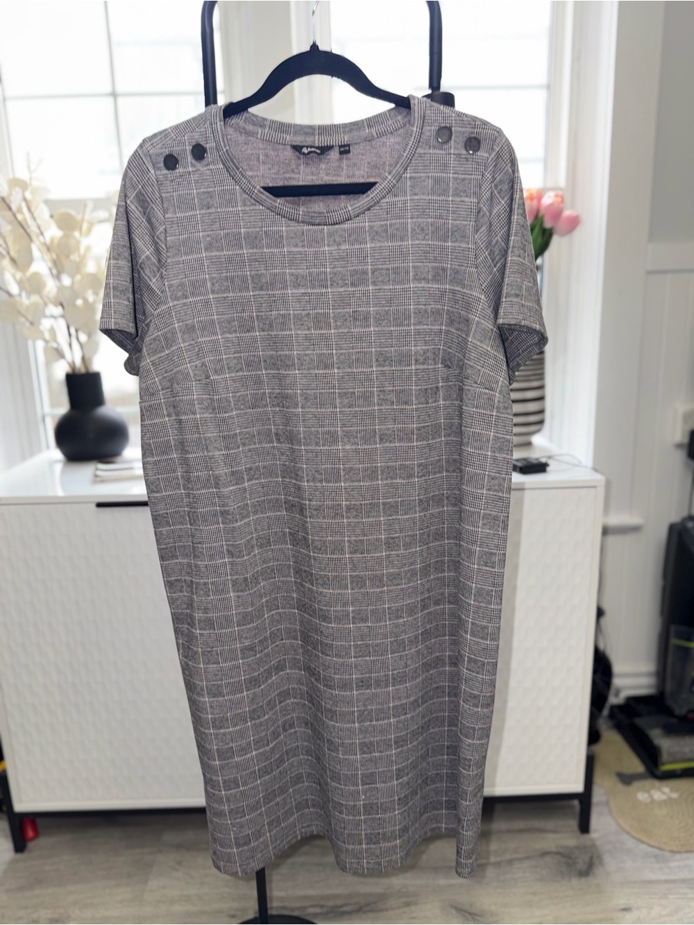 Reitmans Grey Plaid Short-Sleeve Shift Dress with Shoulder Buttons